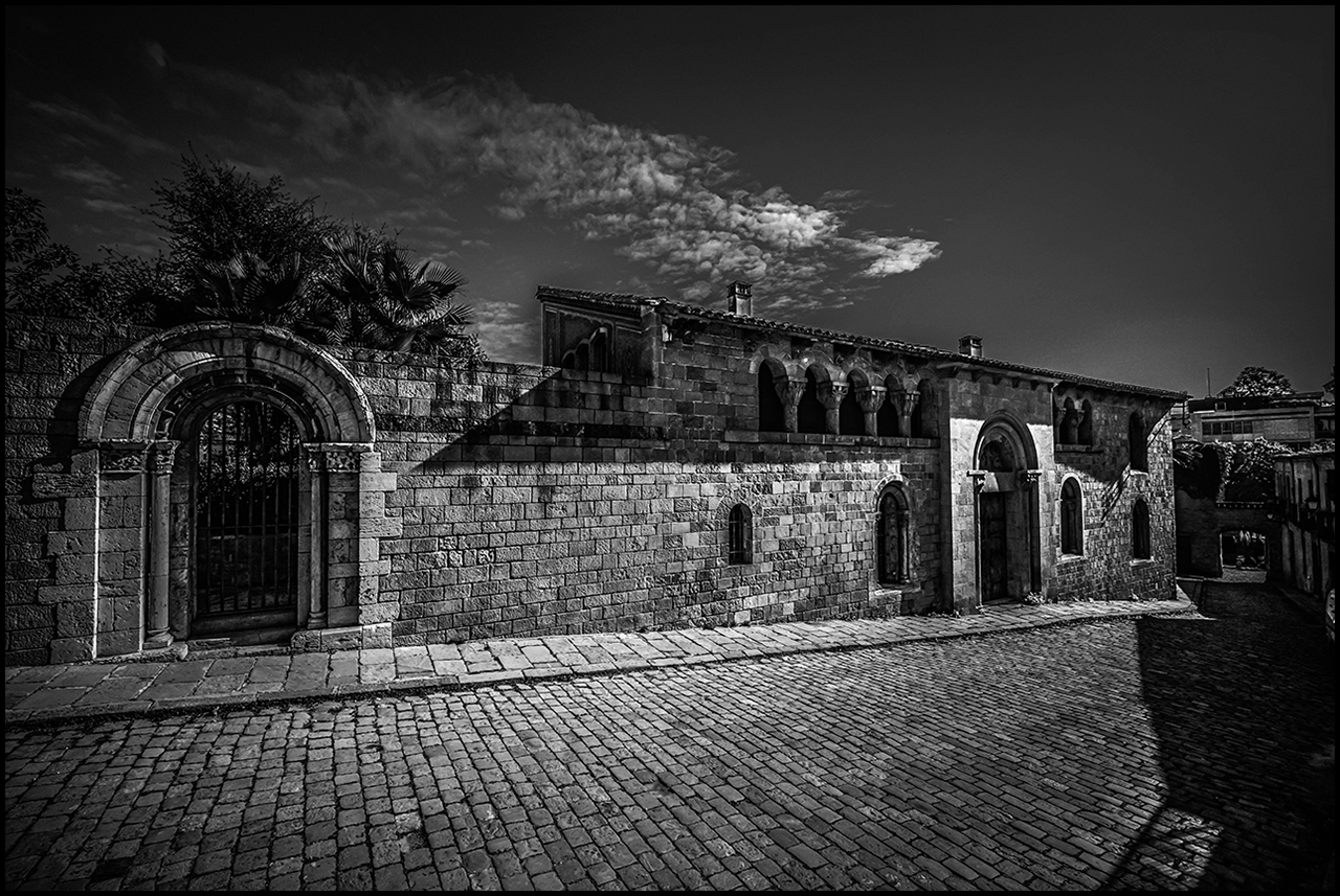 Sony FE 14mm F1.8 GM Calle Medieval