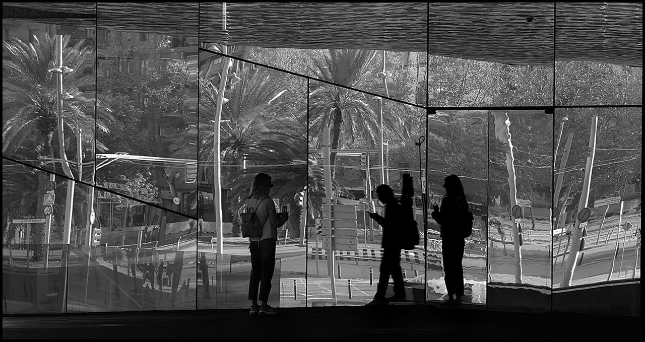 Sigma 90mm ƒ/2.8 DG DN Contemporary Street Photo 1