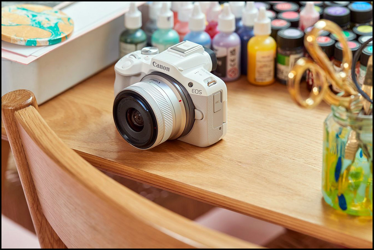 Canon EOS R50 White
