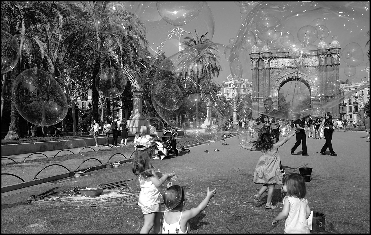 Leica Q3 Bubbles