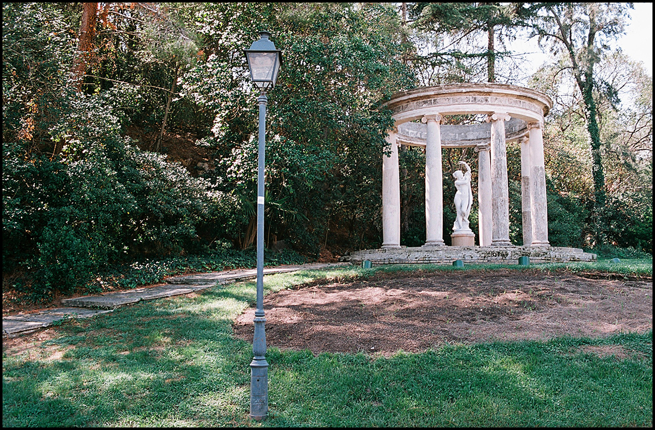 One hundred 100 ColorFilm Estatua