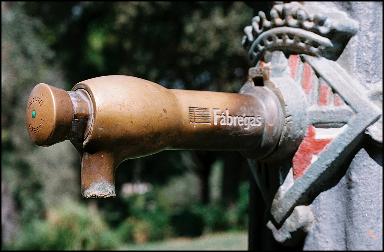 One hundred 100 ColorFilm Font